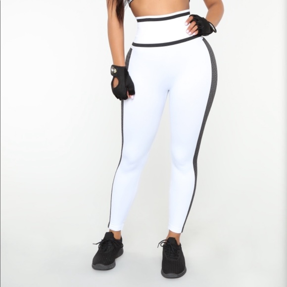 🆕COMPRESSION WHITE/BLACK STRIPED ACTIVE LEGGINGS - Picture 2 of 8